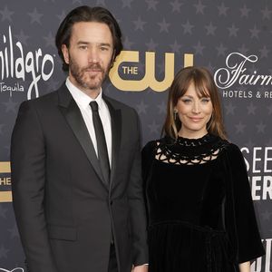 Neu-Eltern Tom Pelphrey und Kaley Cuoco bald auf Red Carpet!