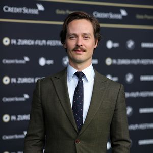 Tom Schilling mordet sich bei Netflix zur Chartspitze
