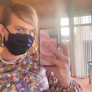 Nach Trans-Outing: Tommy Dorfman bezaubert bei L.A.-Event