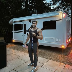 Ab ins Trainingslager: Tommy Fury verlässt neugeborenes Baby