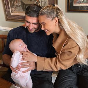 Familienfoto: Molly-Mae feiert Ostern mit Tommy und Bambi