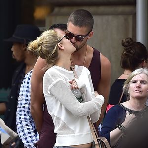 Leo ist passé! Hier knutscht Toni Garrn ihren neuen Freund