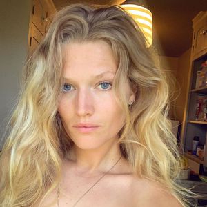 Toni Garrn verzweifelt: 40. Woche und Baby noch nicht da
