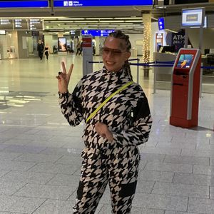 Extensions raus: Toni Trips ist bereit fürs Dschungelcamp!