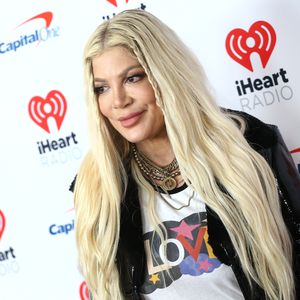 Nach mehreren Tagen: Tori Spelling verlässt das Krankenhaus