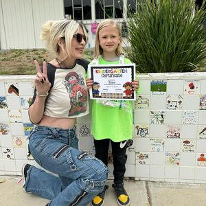 Tori Spelling stolz: Ihr Sohn hat den Kindergarten beendet