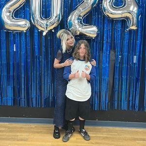 Tori Spellings Sohn Finn hat die Grundschule abgeschlossen!