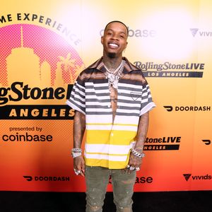 Trotz Fußfessel: Tory Lanez hat ein Lächeln auf den Lippen