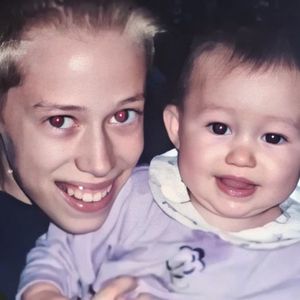 Welche Musikstars verstecken sich hinter diesem Kinderbild?