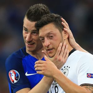 Neuer Look statt EM-Titel: Mesut Özil mit blonden Strähnen!