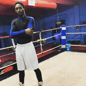 Box-Star Travell Mazion (24) bei Autounfall verunglückt
