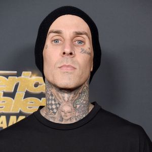 Travis Barker versteigert Ticket von seinem Flugzeugabsturz