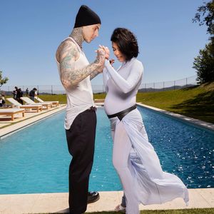 Travis Barker besucht Kourtney nach Geburt mehrmals am Tag
