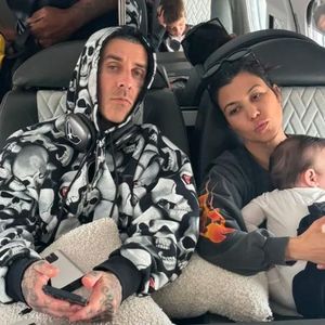 Kourtney Kardashian teilt Strandfoto mit Rocky und Travis