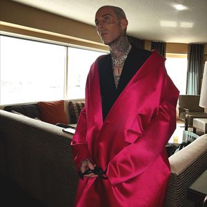 Tochter besorgt: Travis Barker befindet sich im Krankenhaus!