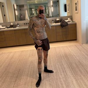 Travis Barker ließ sich Kourtneys Augen tätowieren!
