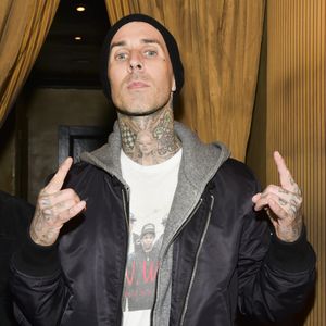 Zum Abschluss des Jahres rannte Travis Barker Halbmarathon!