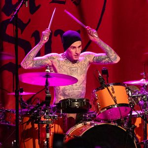 Muss Travis Barker wegen Fingerverletzung Karriere beenden?