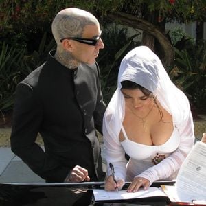 Kourtney Kardashian teilt Erinnerungen zum Hochzeitstag
