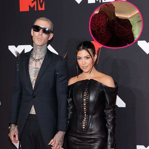 Intime Einblicke: Hier leckt Travis Barker Kourtneys Füße ab