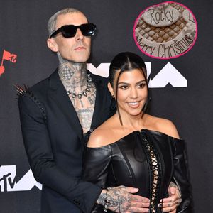 Travis Barker und Kourtney weihen Rocky in Tradition ein!