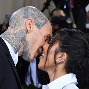 Fans sind genervt von Travis Barker und Kourtneys Liebeleien