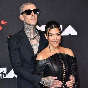 Kourtney Kardashian feiert Baby Rockys erste Schritte