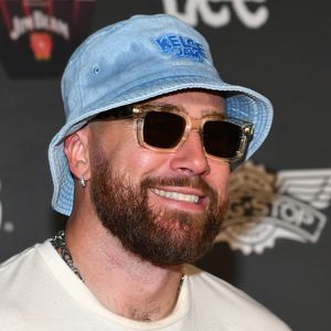Eigenen Kopf: Travis Kelce kümmert sich nicht um Modetrends
