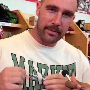 Travis Kelce und sein NFL-Team haben Freundschaftsarmbänder!