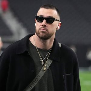 Ganz in Schwarz: Kündigt Travis Kelce hier sein NFL-Aus an?