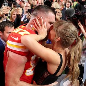 Nach Super Bowl: Taylor Swift belohnt Travis mit Siegeskuss!