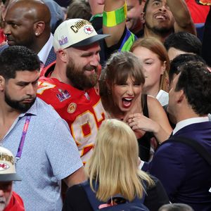 Trotz Welttournee: Travis und Taylor Swifts Liebe blüht auf