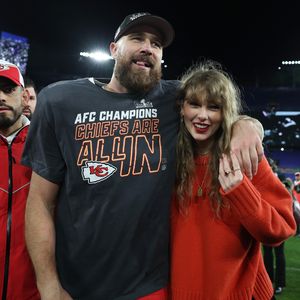 Travis Kelce schwärmt von seiner Beziehung mit Taylor Swift