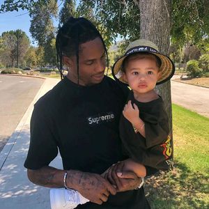 Bei Konzert: Travis Scott holt Tochter Stormi auf die Bühne