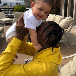 Bei Onlinekonzert: Stormi stiehlt Travis Scott die Show!