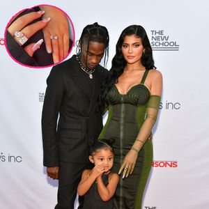 Stolzer Papa: Travis Scott schenkt Kylie und Stormi Ringe