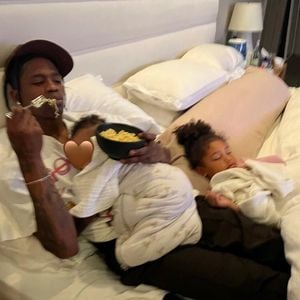 Süßes Foto: Kylie Jenner zeigt endlich mehr von ihrem Sohn!