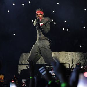 Fans überrennen Sicherheitsleute bei Travis-Scott-Konzert