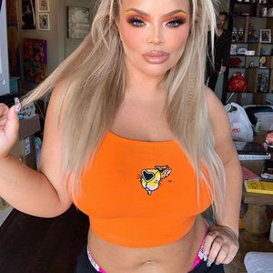 Monate in Therapie: Trisha Paytas outet sich als transgender