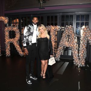 Hier ist Khloé Kardashian mit ihrem Ex Tristan auf Begräbnis