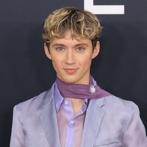 Troye Sivan wehrt sich gegen TikTok-Arzt und Schönheitsdruck