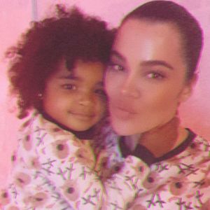 Mamas ganzer Stolz: Khloé K. teilt Foto mit Tochter True
