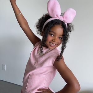 True Thompson (5) bekommt erste Sprechrolle in Werbespot!