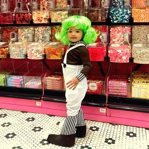 Khloes Tochter True als süßer Oompa Loompa im Candyshop