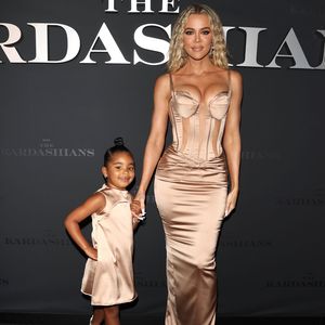 Khloé Kardashian und Tochter True verzaubern auf Red Carpet