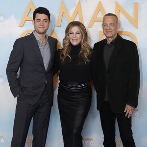Tom Hanks und Rita posieren mit Sohn Truman auf Red-Carpet