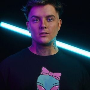 Twenty4tim stürmt mit seinem neuen Song erneut die Charts!