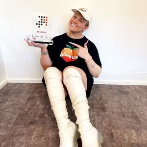 Twenty4Tim happy: Er landet seinen ersten Nummer-eins-Hit!