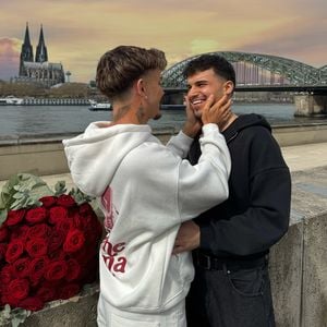 Zahlreiche Promis gratulieren Twenty4tim zum Liebesglück