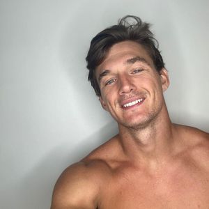 Hottie-Alarm! Tyler Cameron zeigt seinen trainierten Body